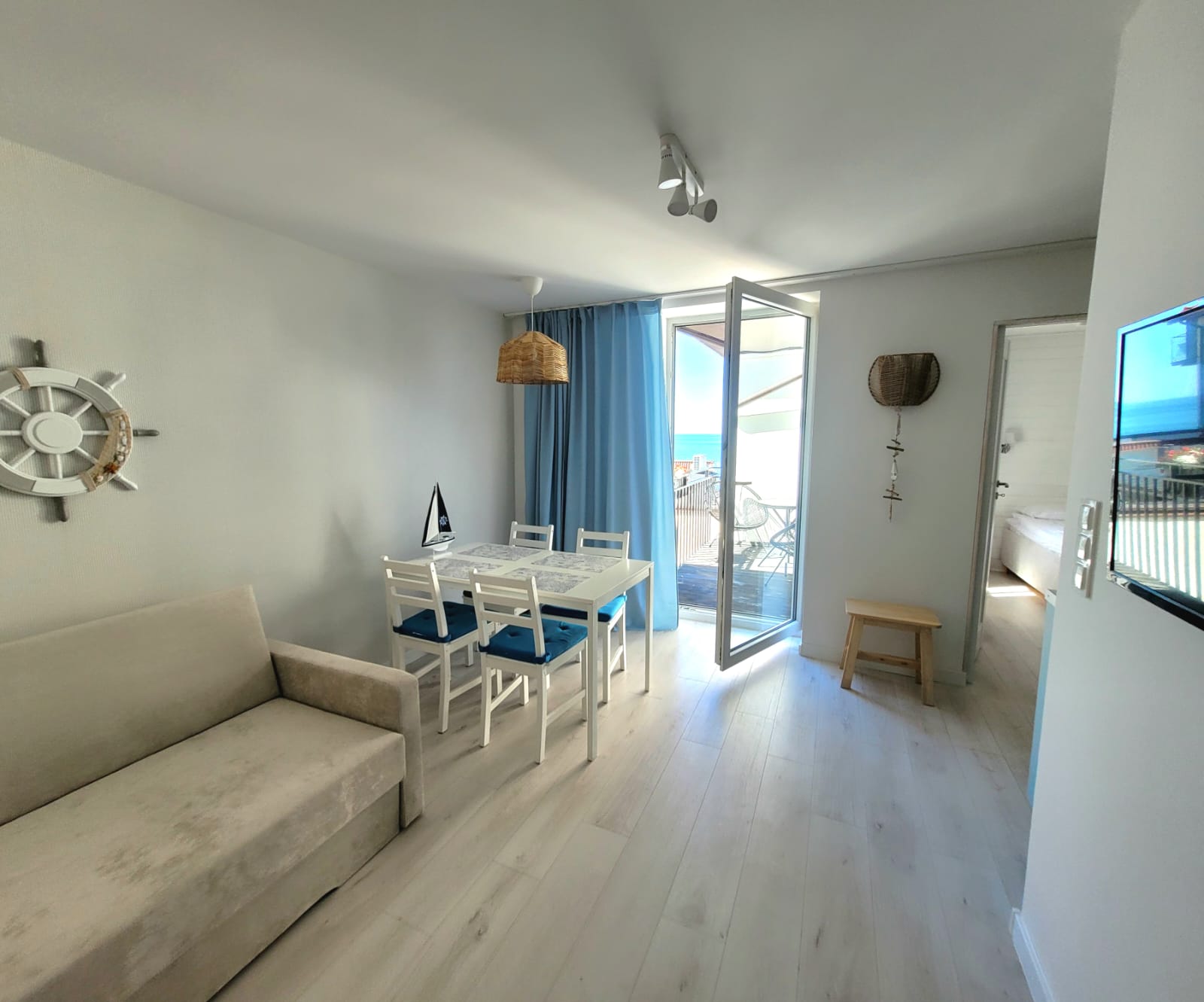 Pokoje przy plaży w Sarbinowie w Pensjonacie Azak