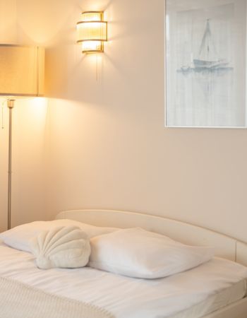 Apartamenty w Sarbinowie – Pensjonat Azak przy plaży, komfortowe noclegi i nowoczesne wnętrza